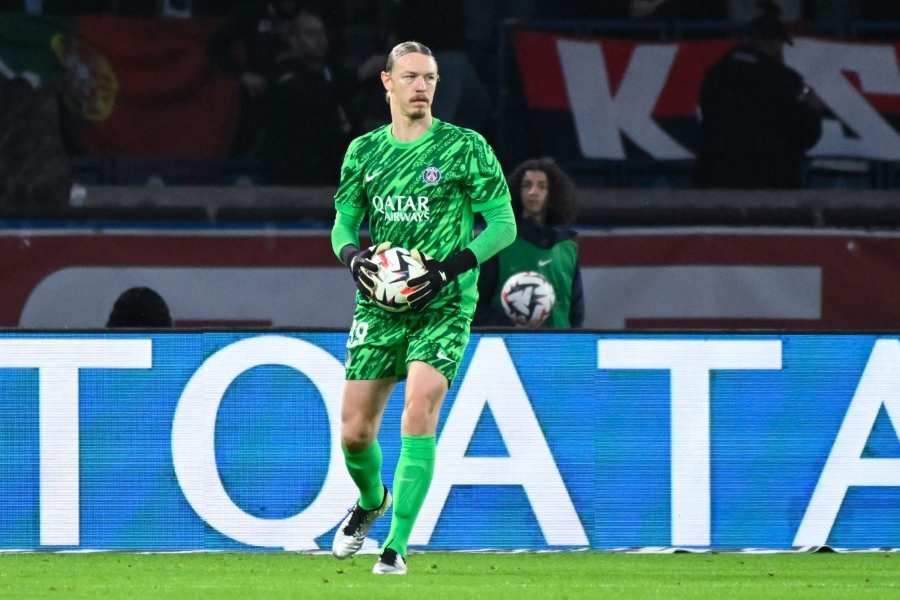 Matvey Safonov face à Lens