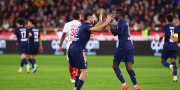 Achraf Hakimi et Ousmane Dembélé (à d.)