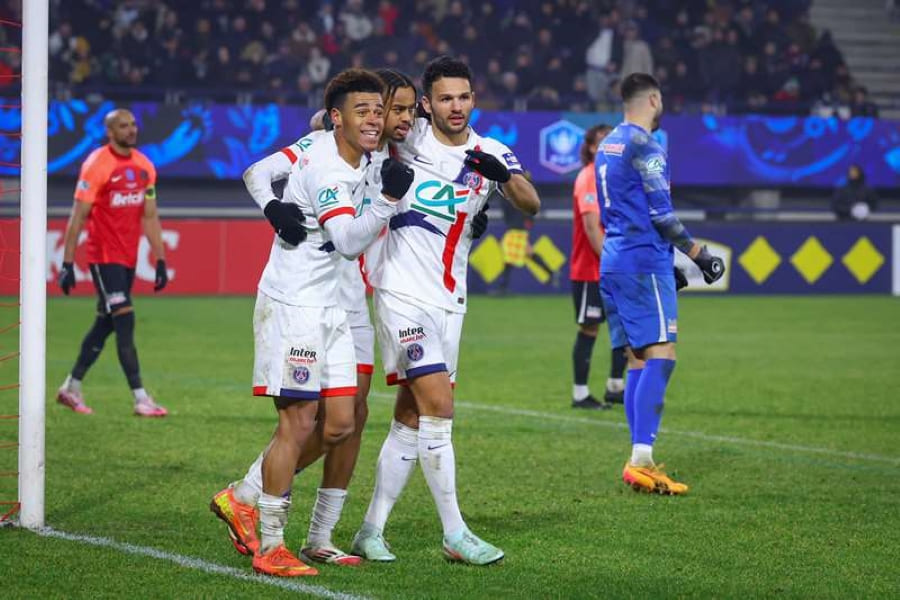 Les trois buteurs du match contre Espaly Désiré Doué, Bradley Barcola et Gonçalo Ramos (de g. à d.)