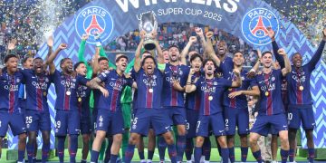 Les Parisiens avec la Supercoupe de l'UEFA