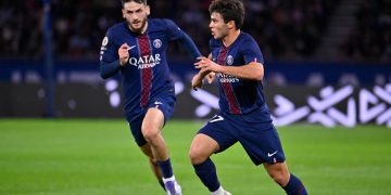 Joao Neves et Khvicha Kvaratskhelia (à g.)