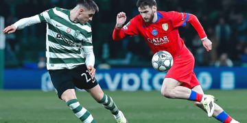 Khvicha Kvaratskhelia (à d.) lors de Sporting-PSG